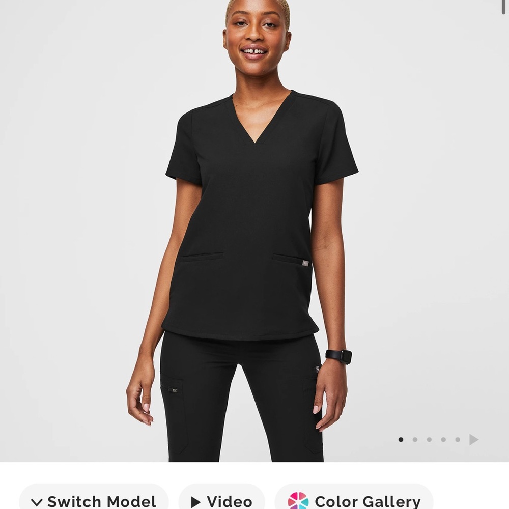 Figs Three-Pocket Scrub Top